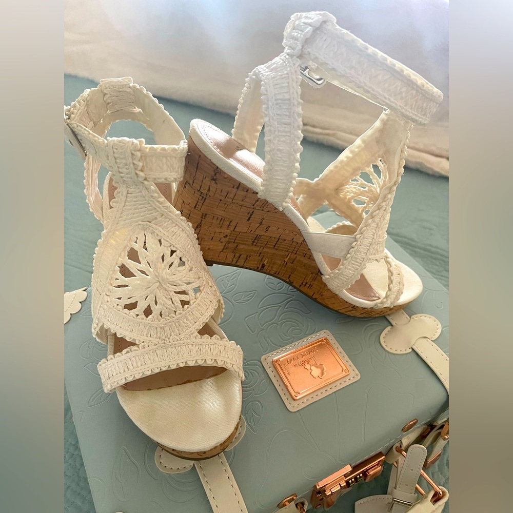 Women's platform wedge sandals - white (size 7 1/2)